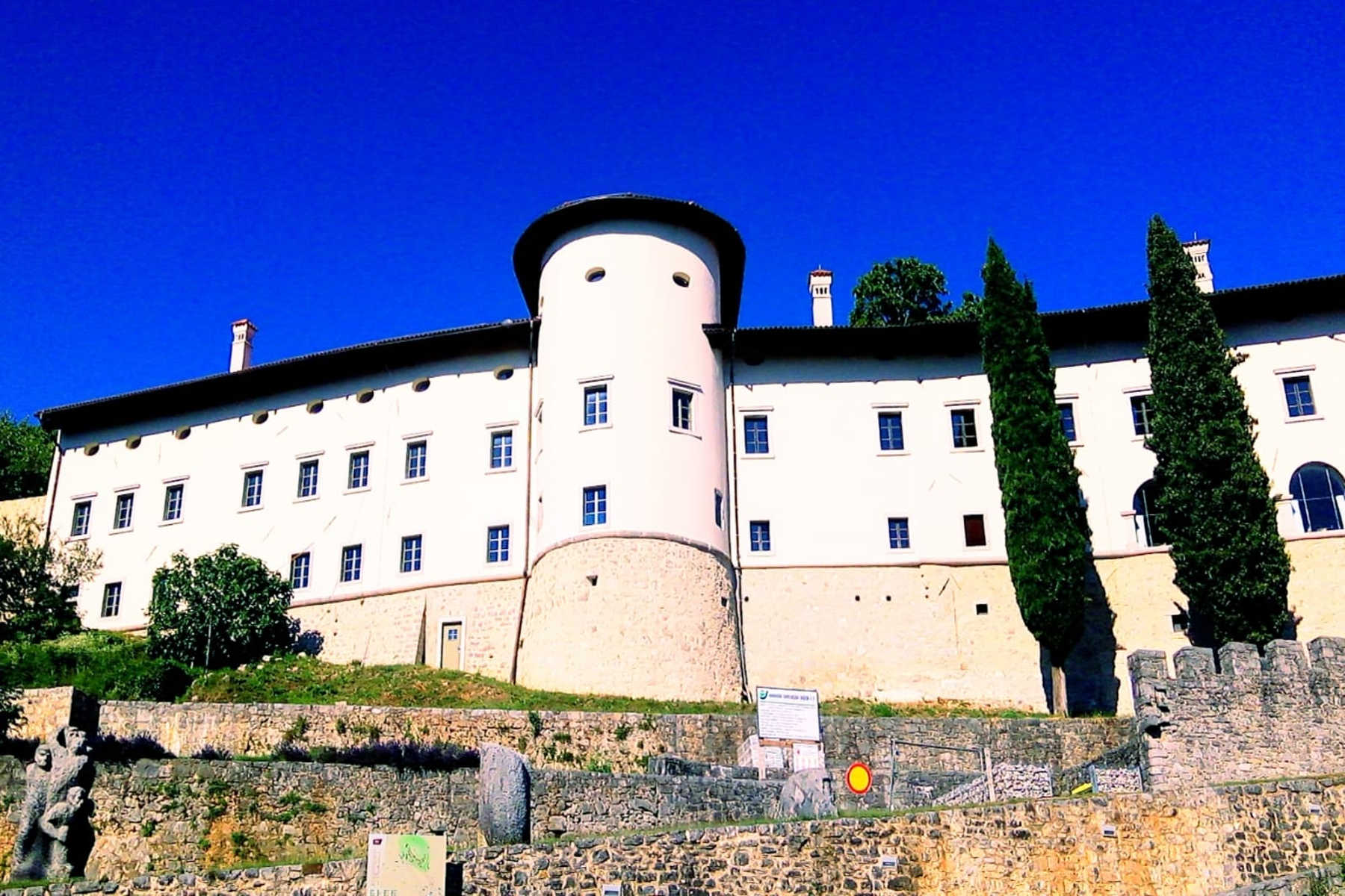 Slovenia castello romantico confine