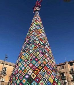 Quale città visitare a Natale per ammirare lo yarn bombing