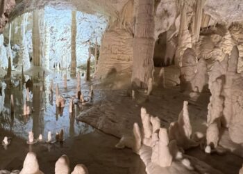 come visitare le grotte di Frasassi